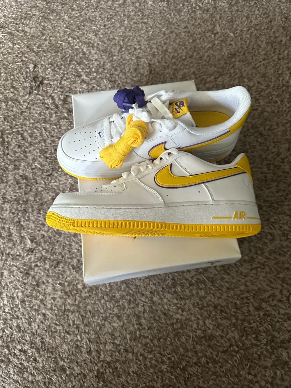 Nike AIR FORCE 1 White, Yellow & Purple KOBE LAKERS HOME.